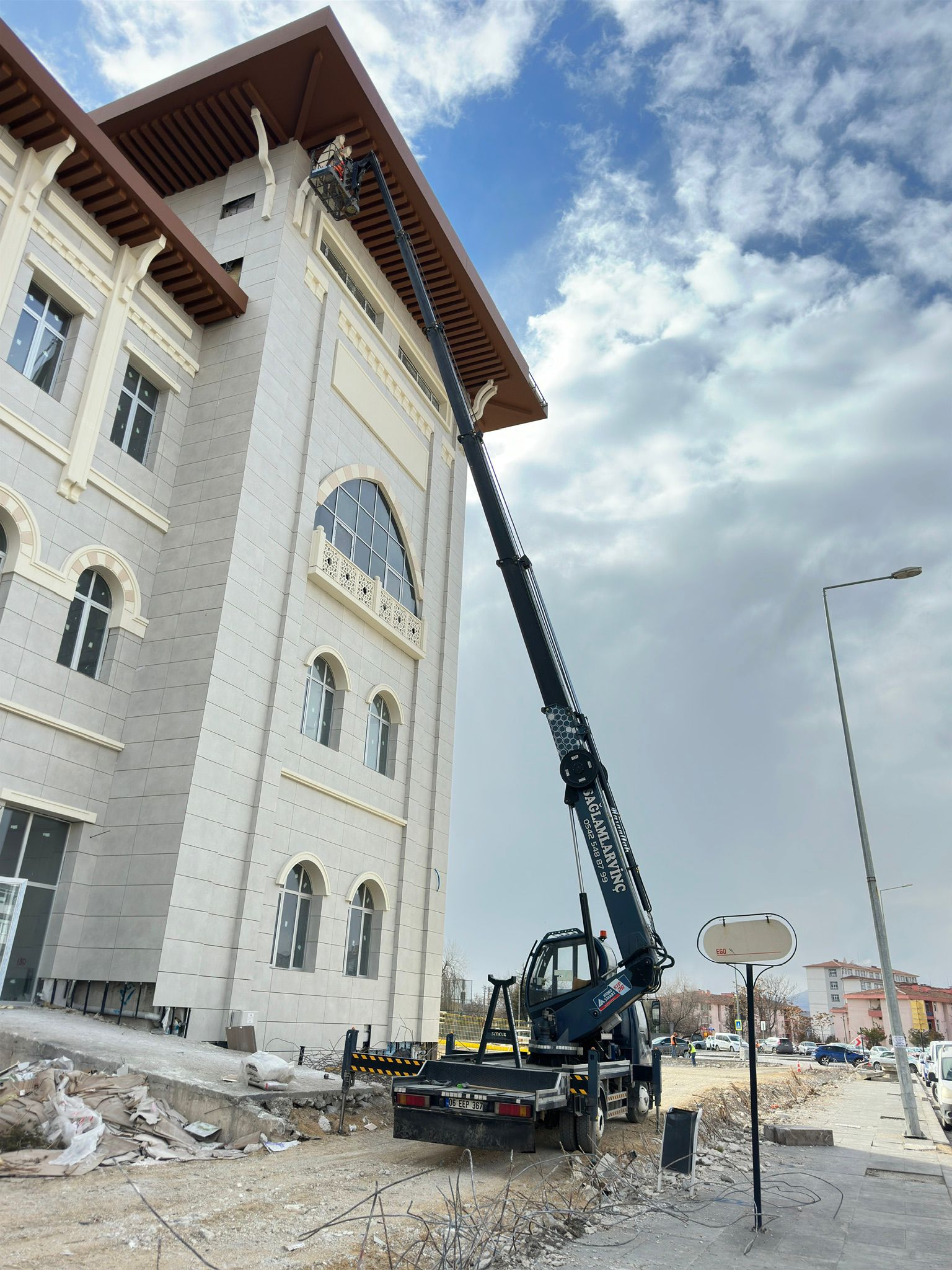 Ankara Sepetli ve Tonajlı vinç Kiralama - Sağlamlar Vinç